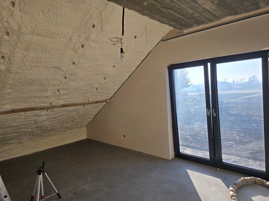 Ocieplenia poddaszy, dachów  - pianka PUR i wdmuch granulatów ŚLĄSK