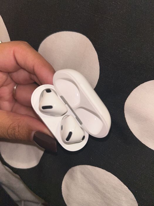 Apple AirPods 4 com Active Noise Cancelation