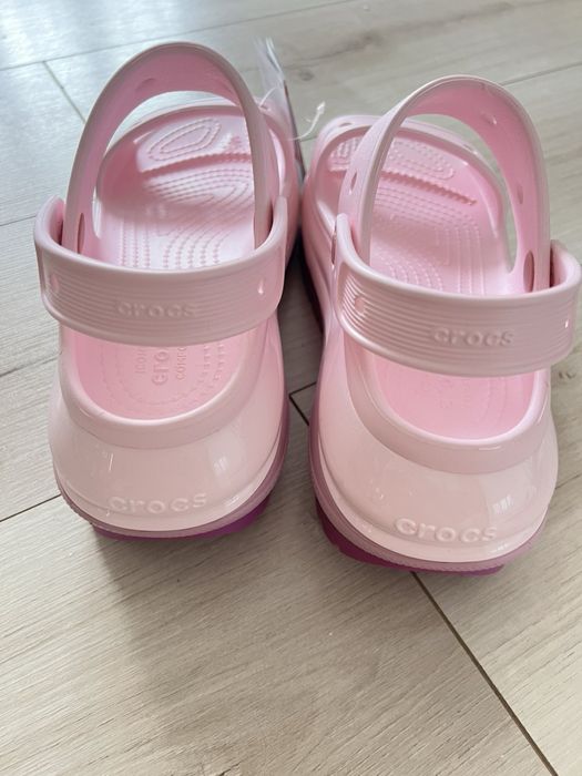 Продам босоножки оригинальные Crocs