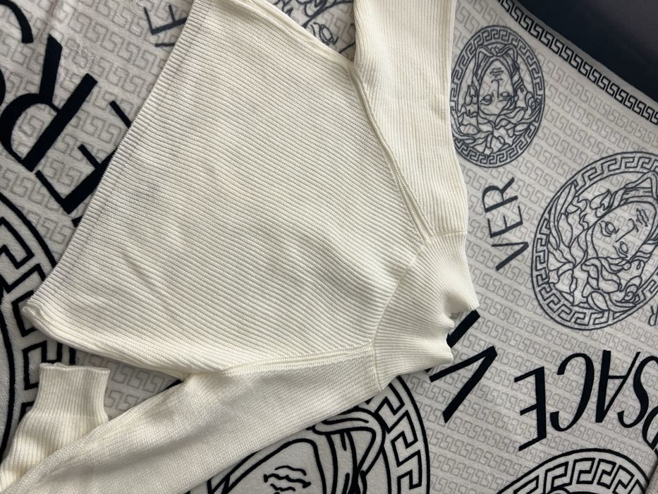 Білий( молочний) теплий светр