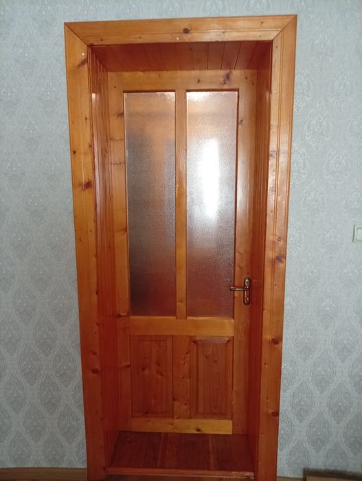 Двері міжкімнатні в гарному стані