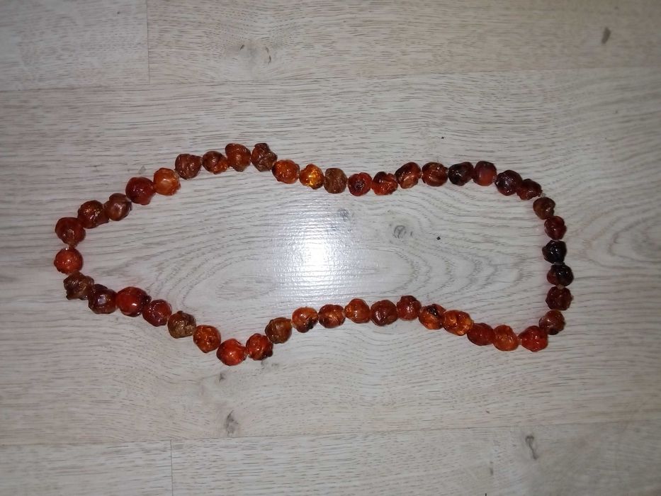 korale jak bursztyny