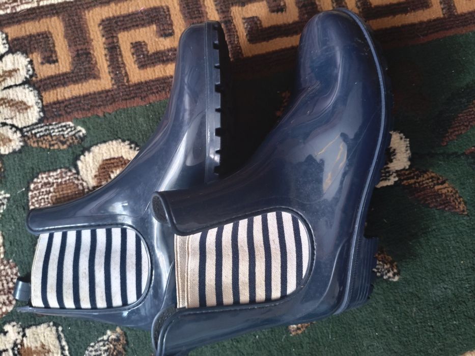 Жіночі гумові челсі