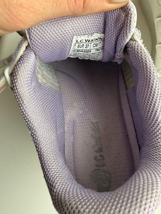 Кросівки світяться 27 розмір