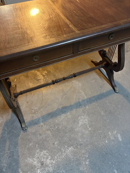 Mesa de apoio com gavetas antiga