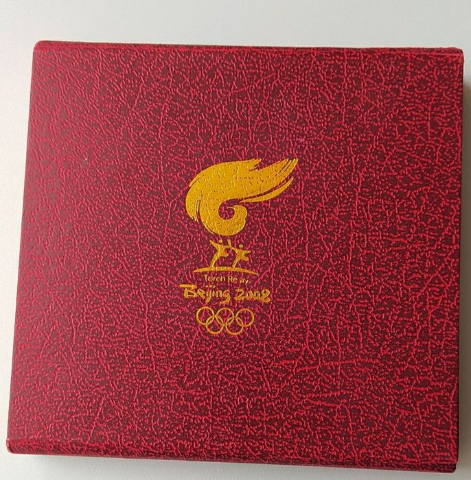 Настільна медаль 2008 року  . В честь запалення Олімпійського вогню.