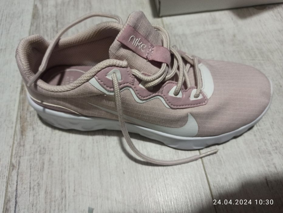 Легенькі кросівки Nike