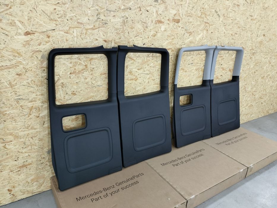 Обшивка задніх дверей Віто 639 447 Пластик на двері Vito W639 447