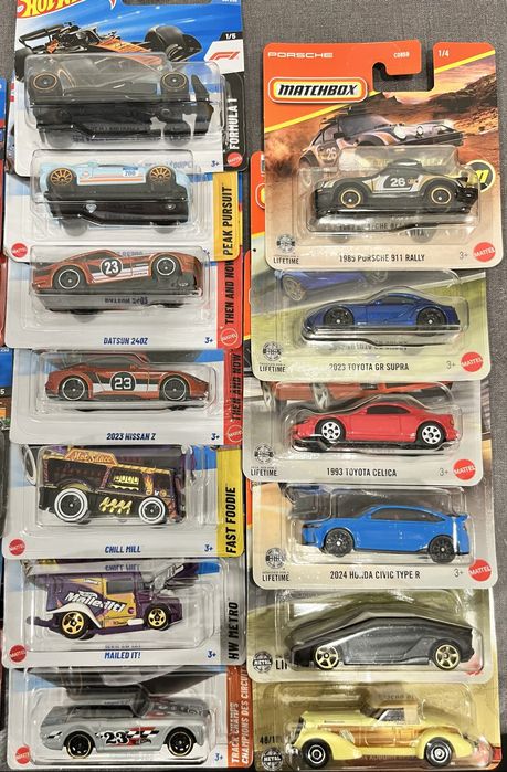 Hot wheels variados