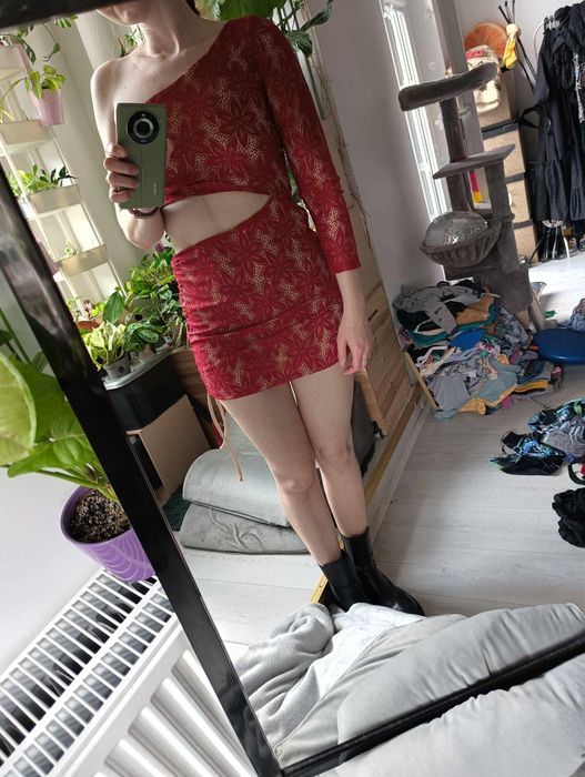 Sukienka mini obcisła z koronką burgundowa xxs