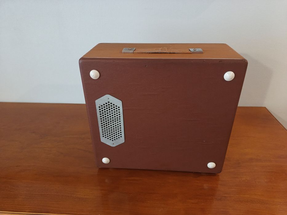Stary sprawny gramofon Karolinka