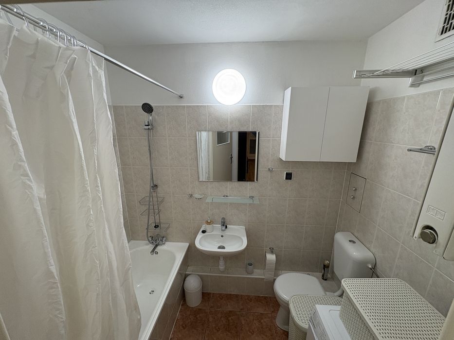 Mieszkanie dwupokojowe z oddzielną kuchnią - dobry dojazd do centrum