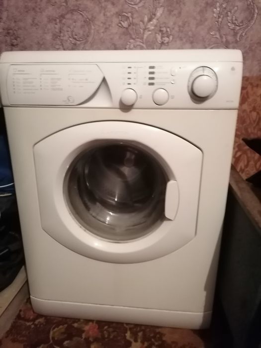 Стиральная машина Аристон б/у