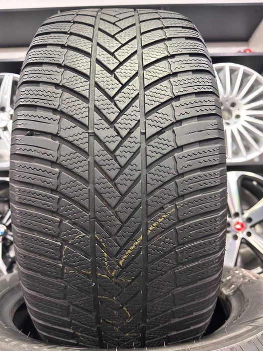 Зимові шини 255/50 R19 BRIDGESTONE BLIZZAK LM005 Протектор: 75%