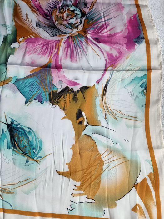 Apaszka z jedwabiu 70 cm x 68 cm