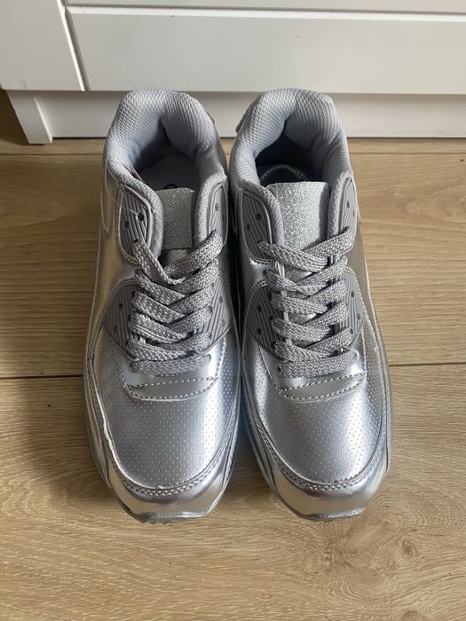 Srebrne buty sneakersy 37 na lekkim podwyzszeniu