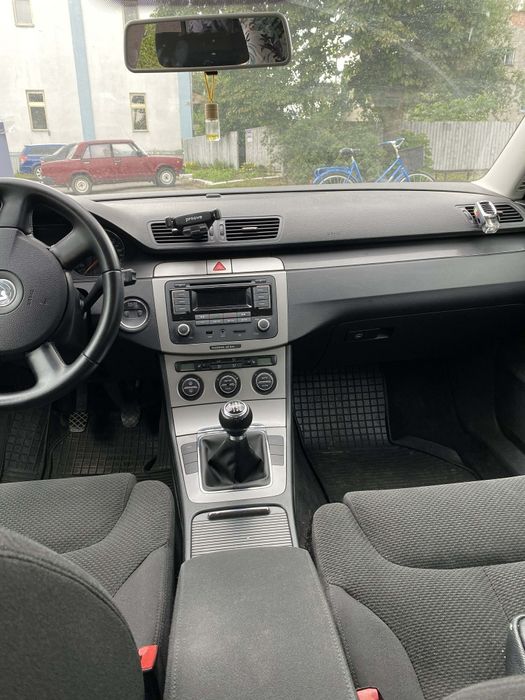 Автомобіль Volkswagen Passat b6 1.6 fsi