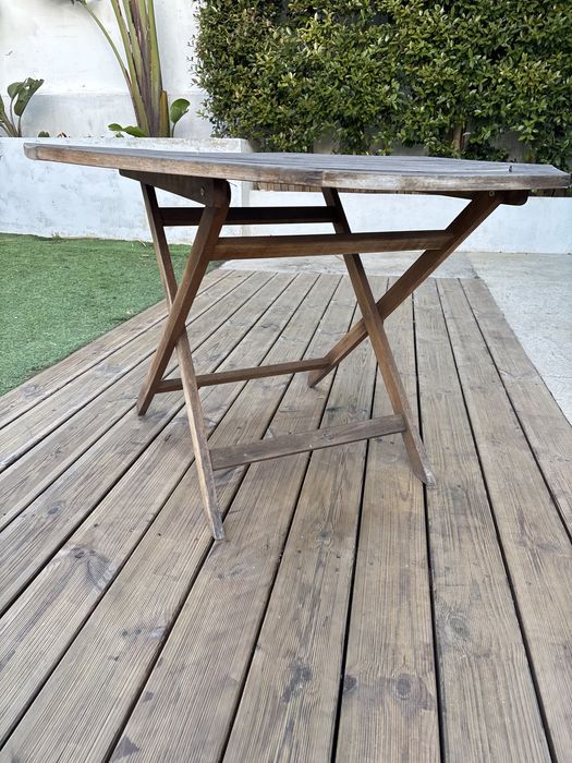 Mesa de madeira, usada mas em bom estado geral  da marca kasa