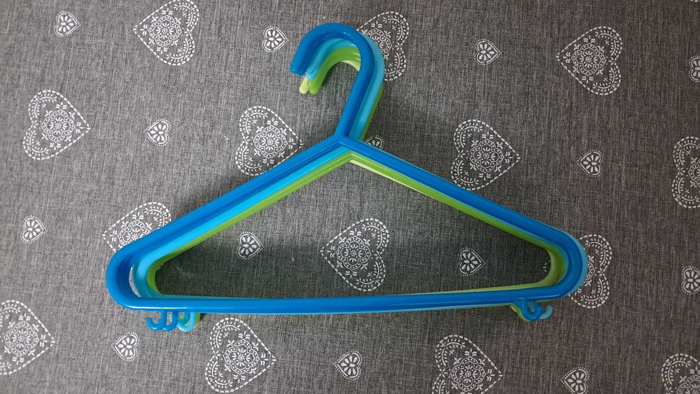 Zestaw 10 sztuk plastikowych nowych wieszaków