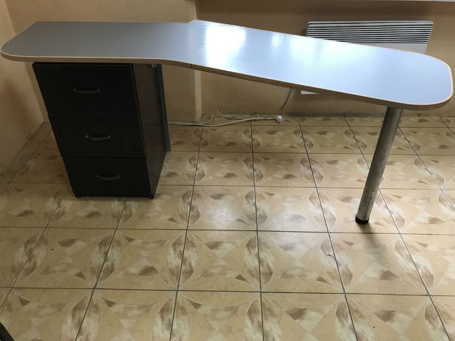 Продаю офісний стіл самовивіз