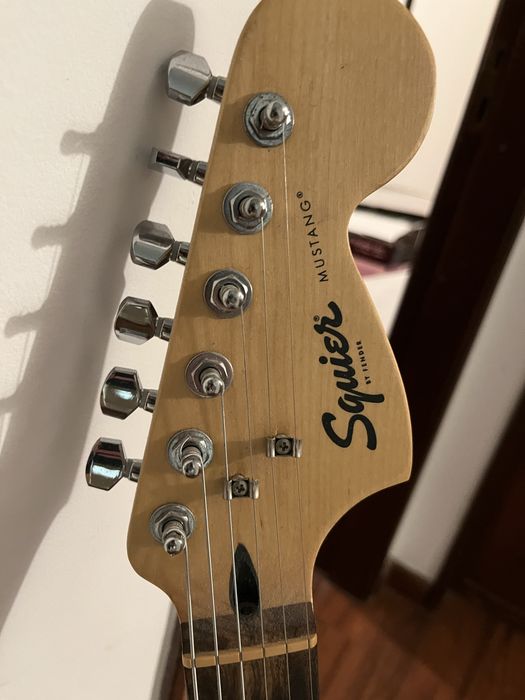 Guitarra Elétrica Squier Mustang Branca