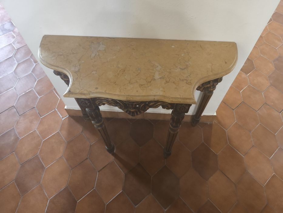 Mesa decorativa antiga