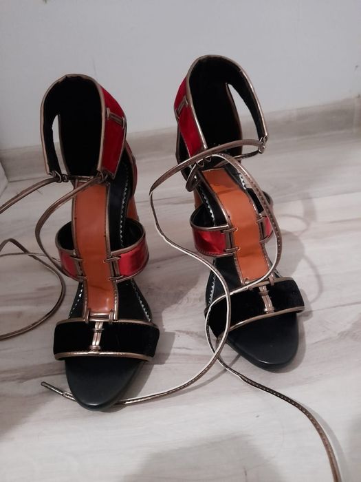 Orginalne glagiatorki na wysokim obcasie Tom Ford Rozmiar 39