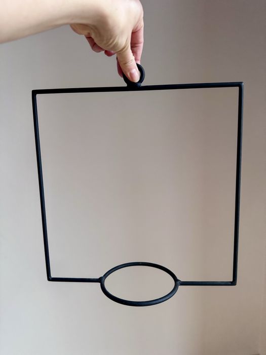 Kwietnik wiszący czarny metalowy nowoczesny