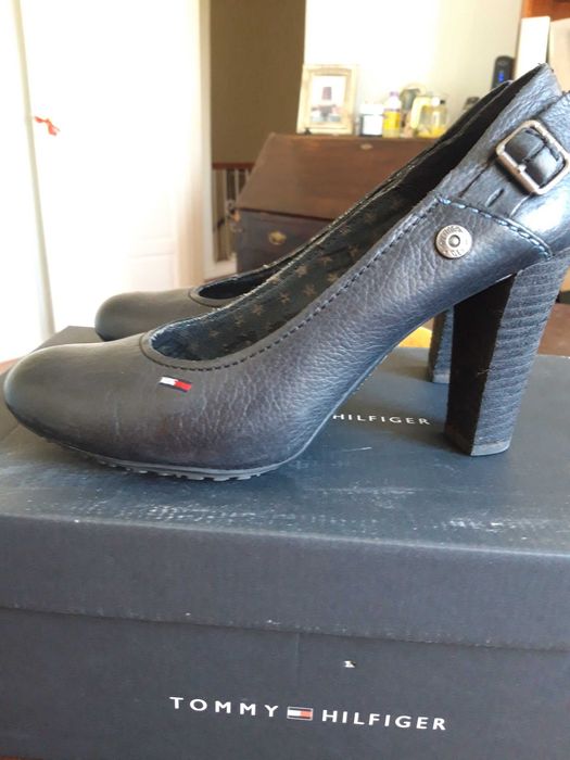 Sapatos pretos em pele nº 39 da Tommy Hilfiger novos