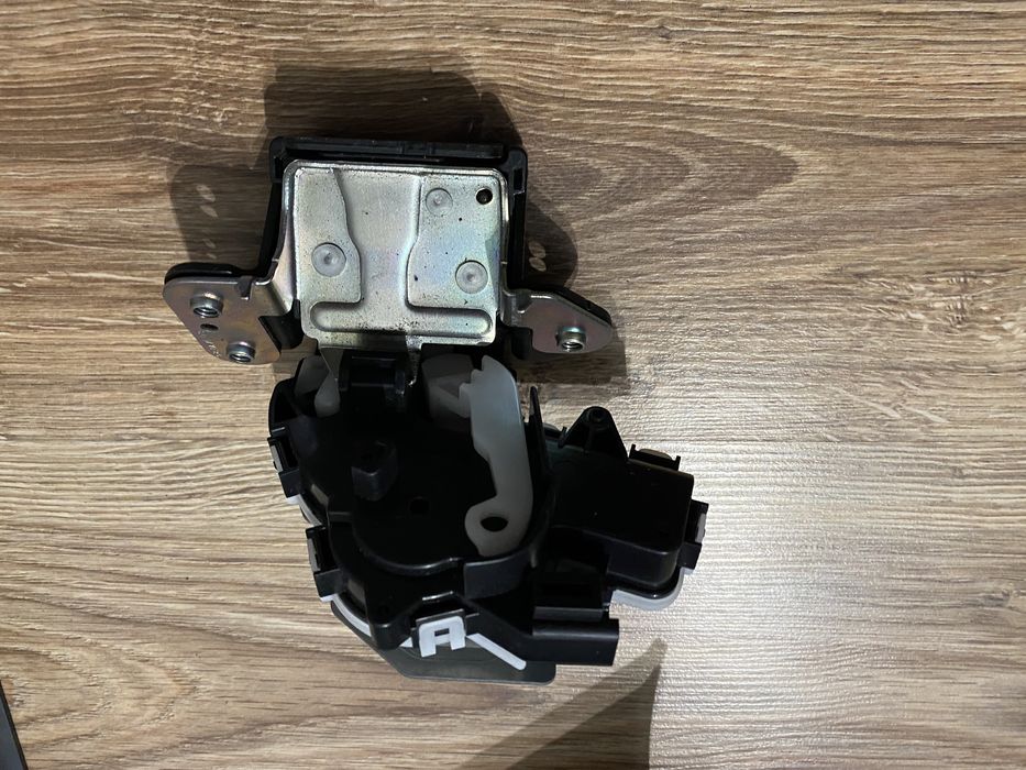 Замок крышки багажника Mazda CX-5 2017-2021