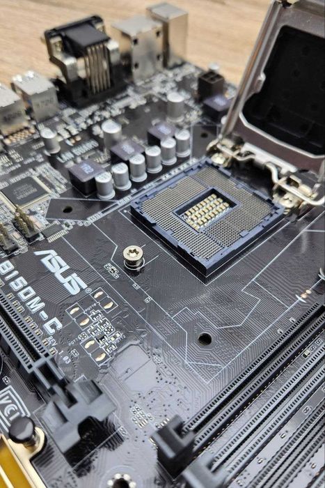 Материнська плата Asus B150M-C s1151 / 4*DDR4 / mATX / Б/В ГУРТ