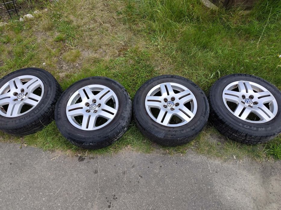 Felgi z oponami letnimi 195/65R15 Golf IV