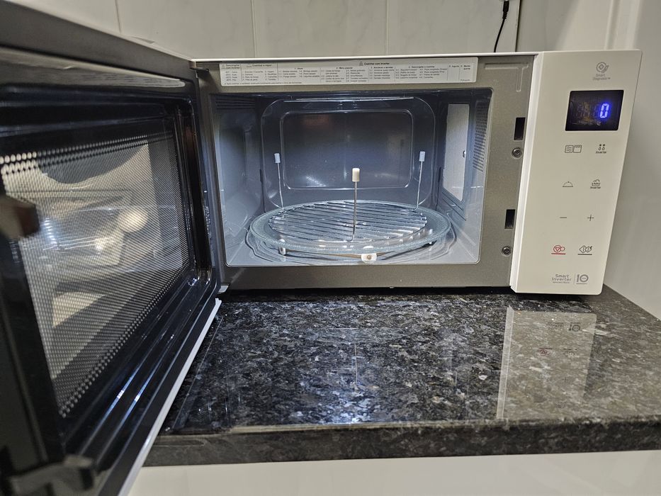 Micro-ondas LG MH6535GDH