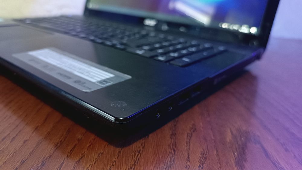 acer aspire v3-772g / i5 / nVidea 750m / 16gb / ssd 256 + HDD 1 Tb