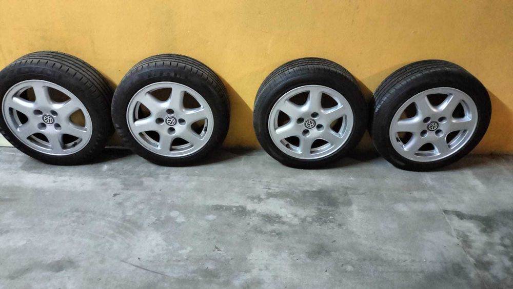 4 x Jantes 15” com Pneus como novos