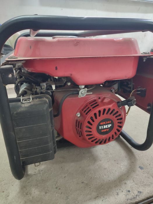 Бензиновий генератор