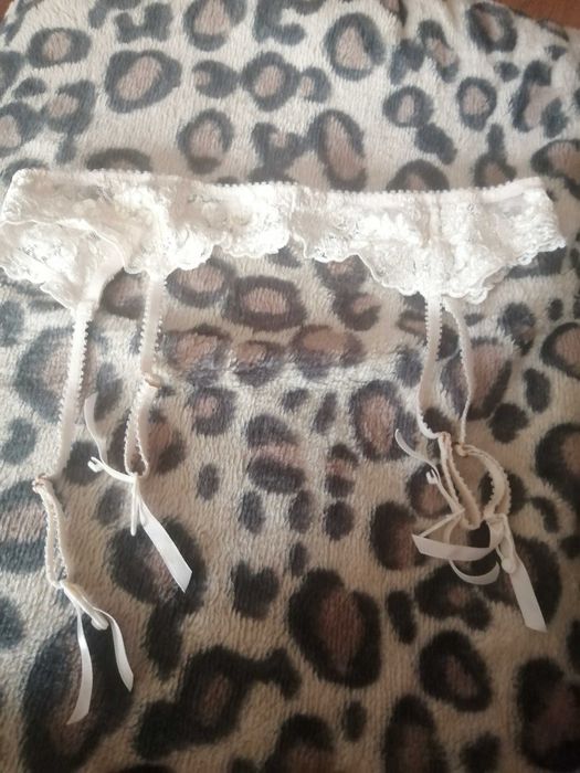 Pas do pończoch z regulacją