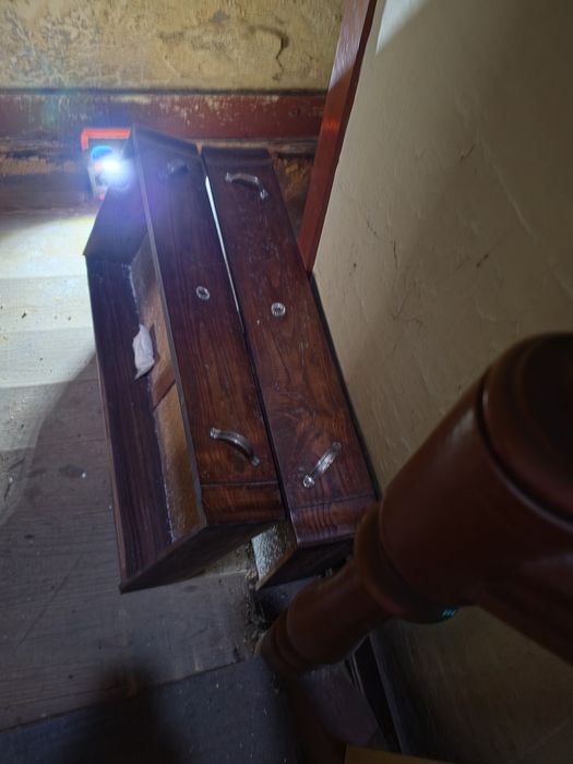 Dá-se. Móveis antigos para restauro