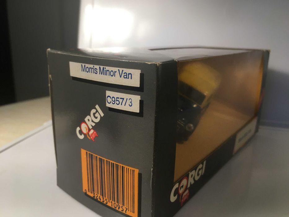 Morris Minor Van - Corgi -  esc.1/43 - como NOVO