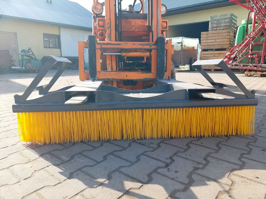Szczotka Zamiatarka na wózek widłowy, ładowarke, tura 1,5 - 3m