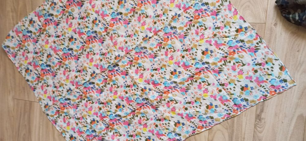 Sg Apaszka chusta motyw kwiatowy kolorowa apaszka chusta