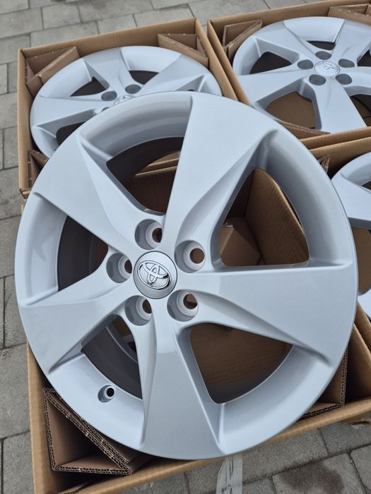 #T54S Alufelgi R16 5x100 Lexus CT200h od 2011 do 2025 Nowe