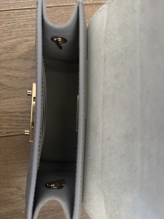 Сумка Furla — невелика жіноча сумка ніжно-блакитного кольору — zdjęcie 3