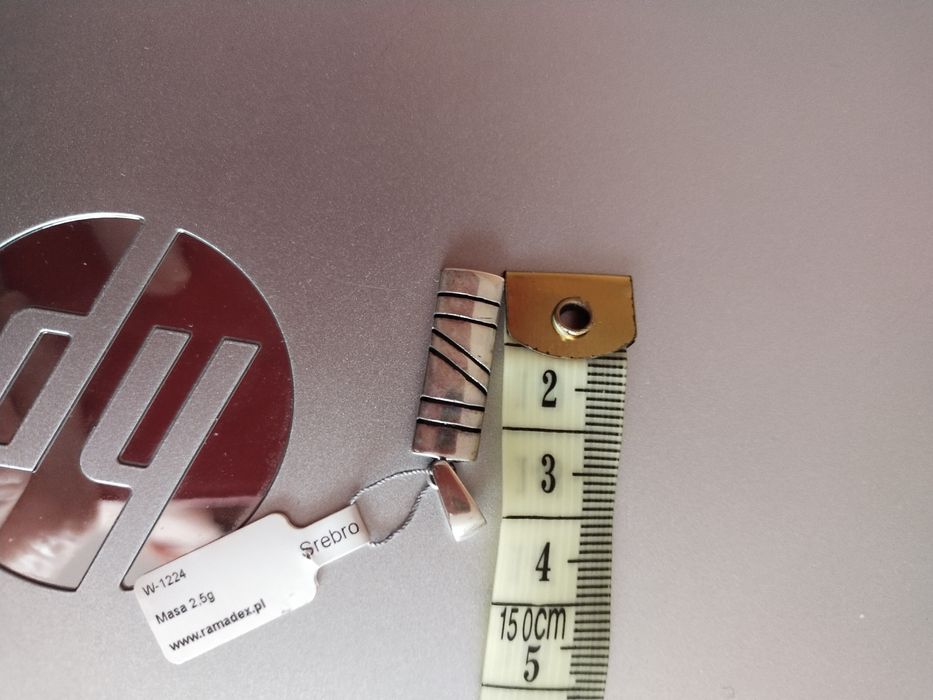 Dwie srebrne zawieszki do łańcuszka