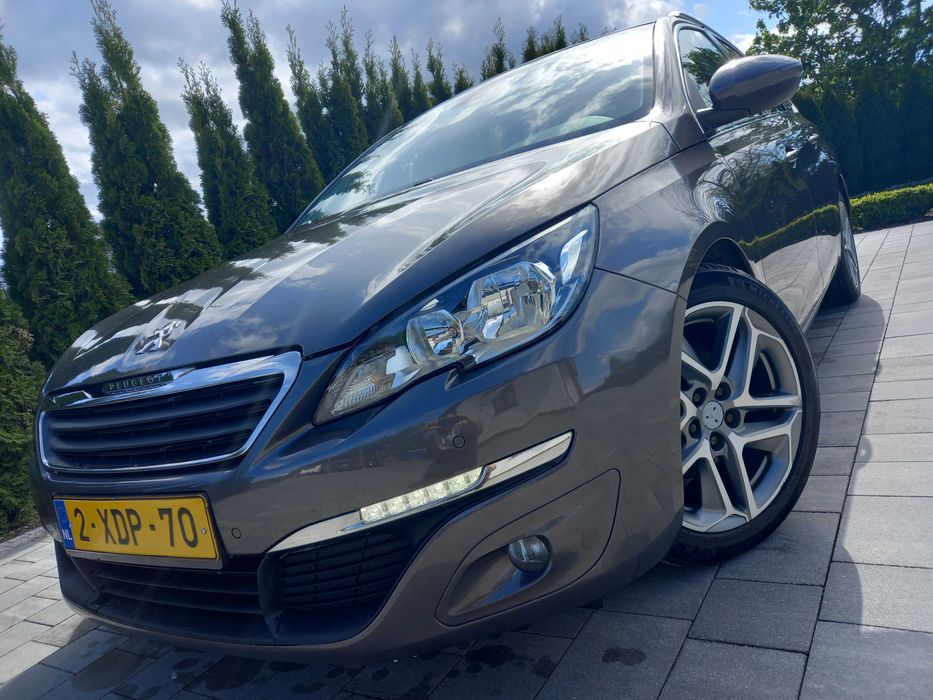 Peugeot 308 SW 1.6 HDI**Panorama**Navi*5.5L/100km!!