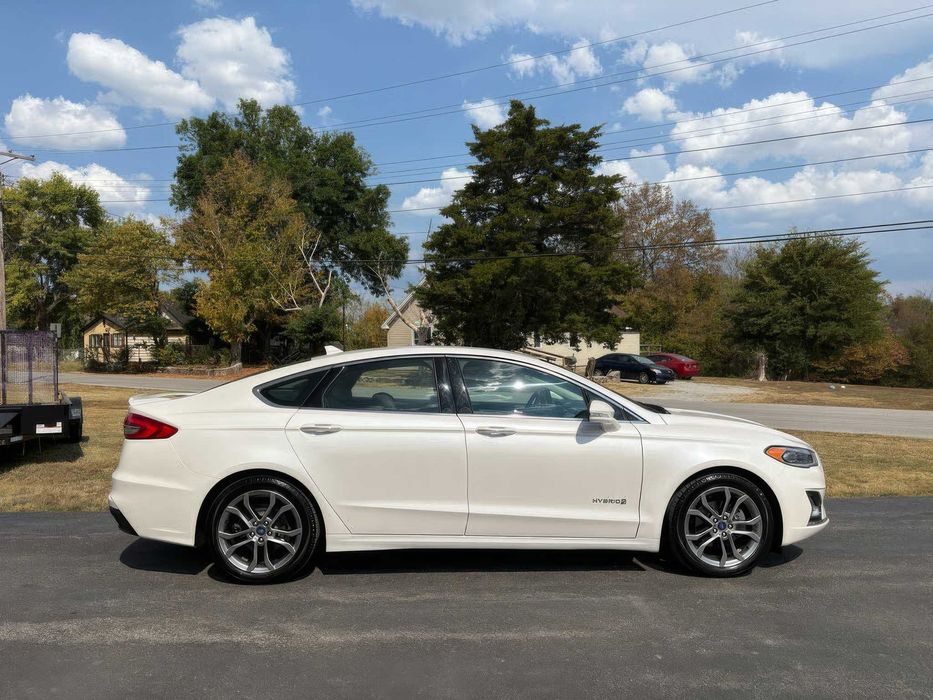 Ford Fusion Hybrid Titanium      2019