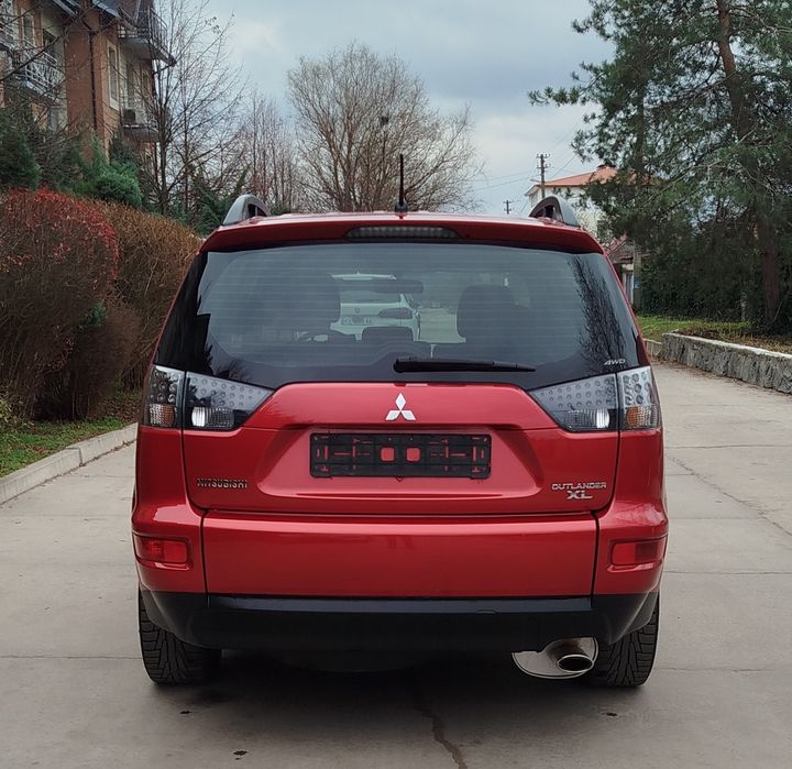 Mitsubishi Outlander XL 2012