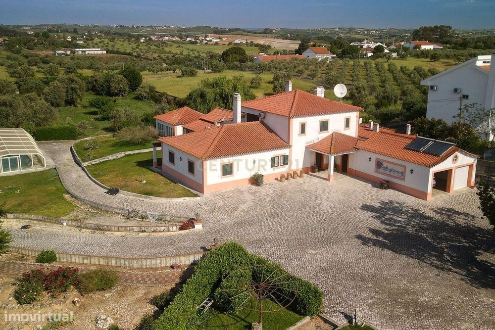 Moradia de sonho com Piscina, 7 Divisões e com Terreno 8461 m2  – Exce