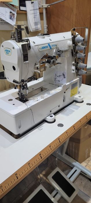 Przemysłowa maszyna szwalnicza Renderka JK-8569