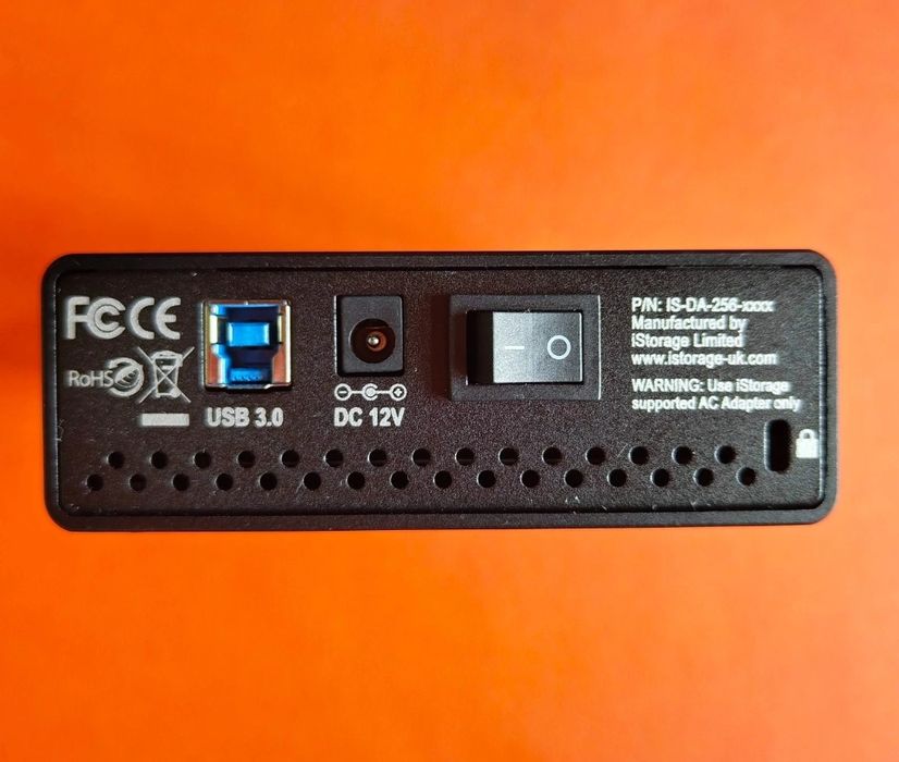 iStorage diskAshur DT 8TB зовнішній портативний диск за кодовим замком
